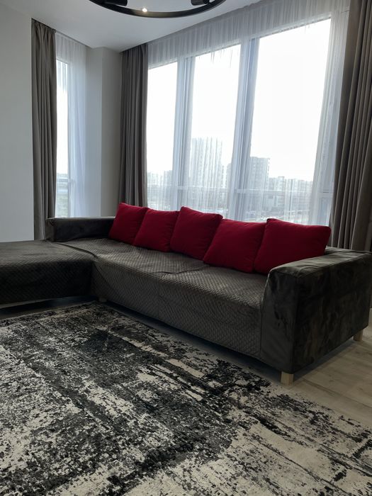 Диван для гостиной  с чехлом