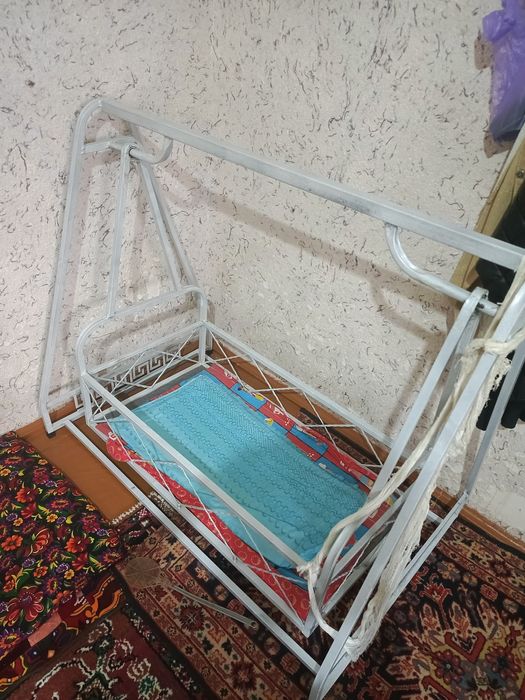 детиские качели в новом состоянии ,продаются  свяжитесь с нами  цену