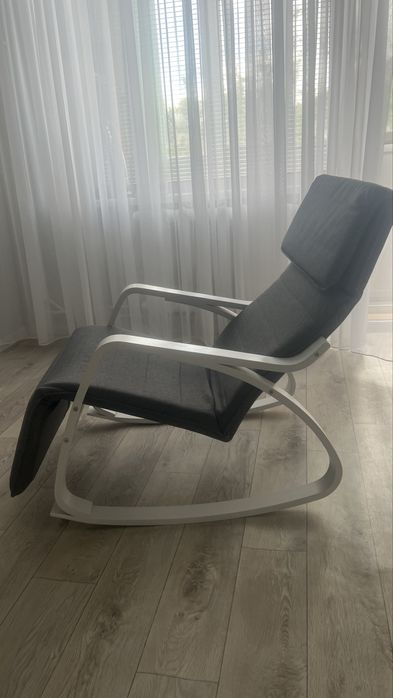 Кресло качалка с подножкой