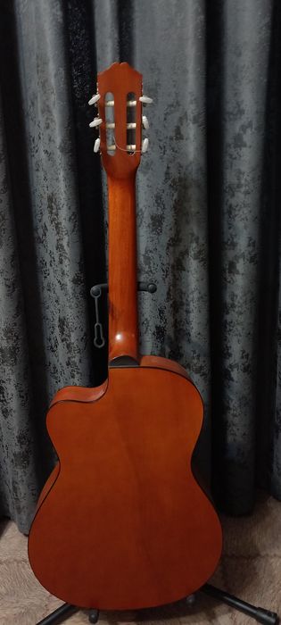 Классическая/полуаккустическая гитара