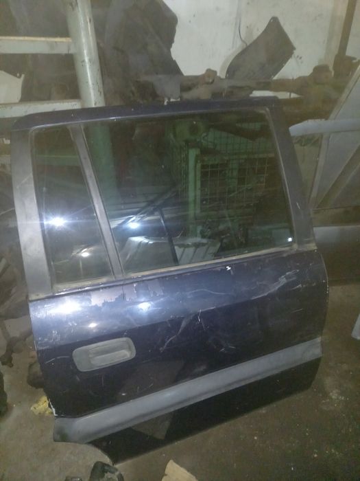 Двери задние левая,правая на Опель Зафира А