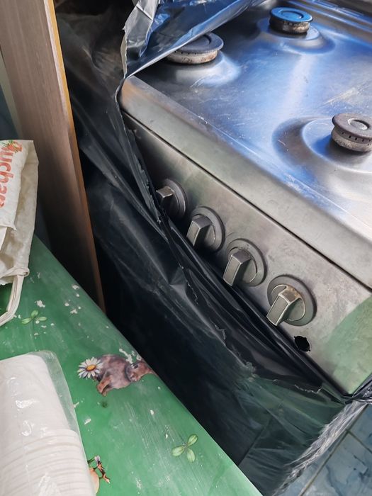 Aragaz cu cuptor pe gaz Beko