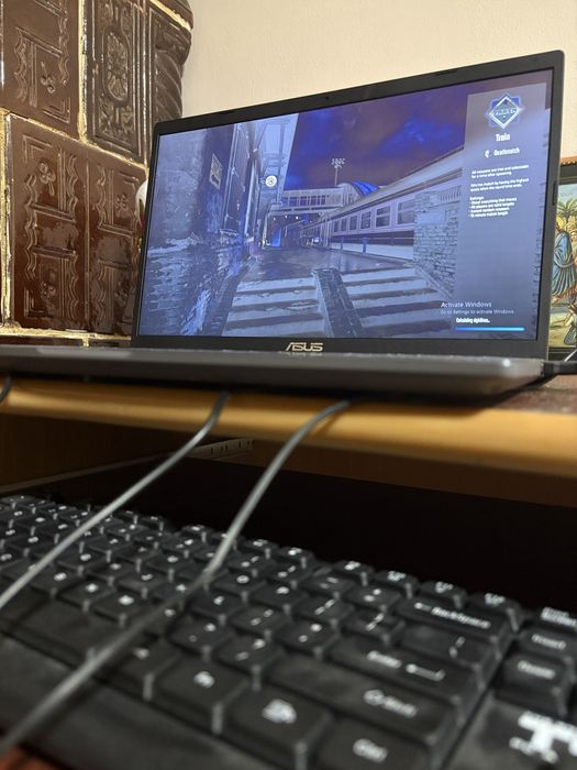 Vand laptop bun pentru cs2(descrierea)