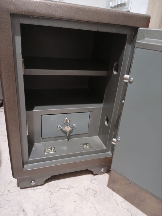 Сейф для документов и денг