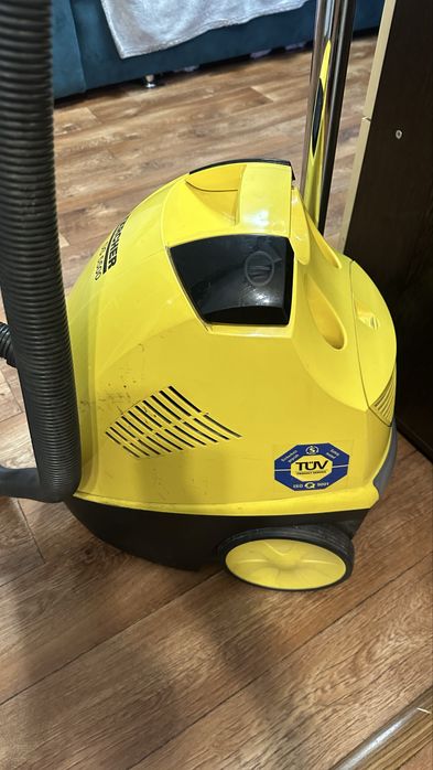 Кершер 2/1 пылесосит и моет