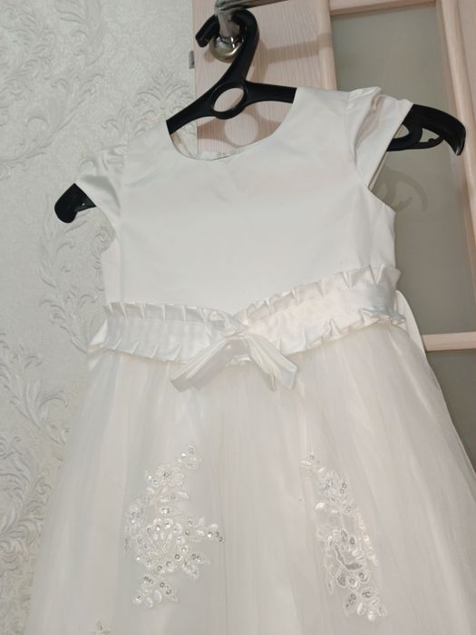 Белое платье бальное