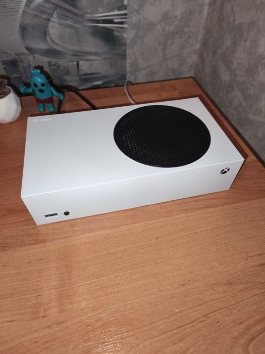 Xbox Series S,два геймпада