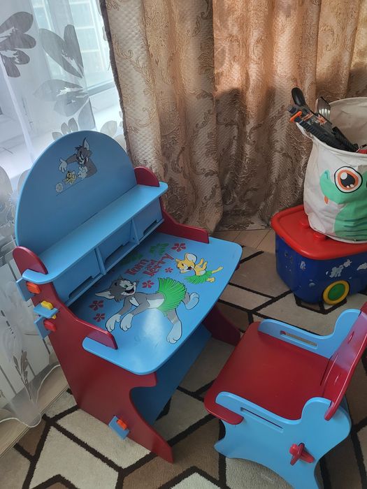 Детский стол со стульчиком
