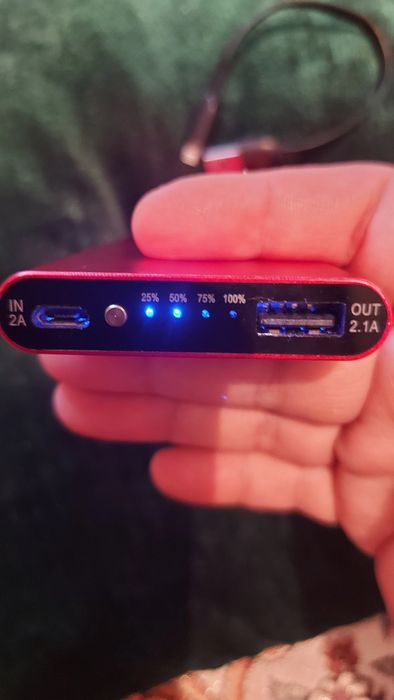 Срочнр продам повербанк