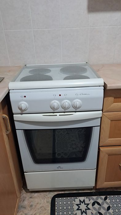 Продам электрическую плиту