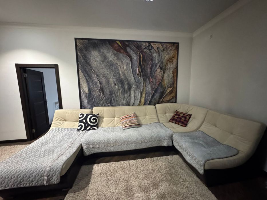 Диван для гостевой, болшой и мягкий