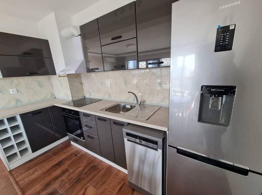 Дава се под наем Двустаен апартамент в Варна, Бриз - 72 кв.м за 588 € - Снимка #1