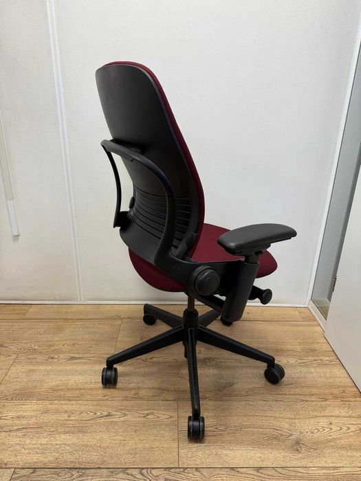 Refurbished Steelcase Leap V2 Bordeaux