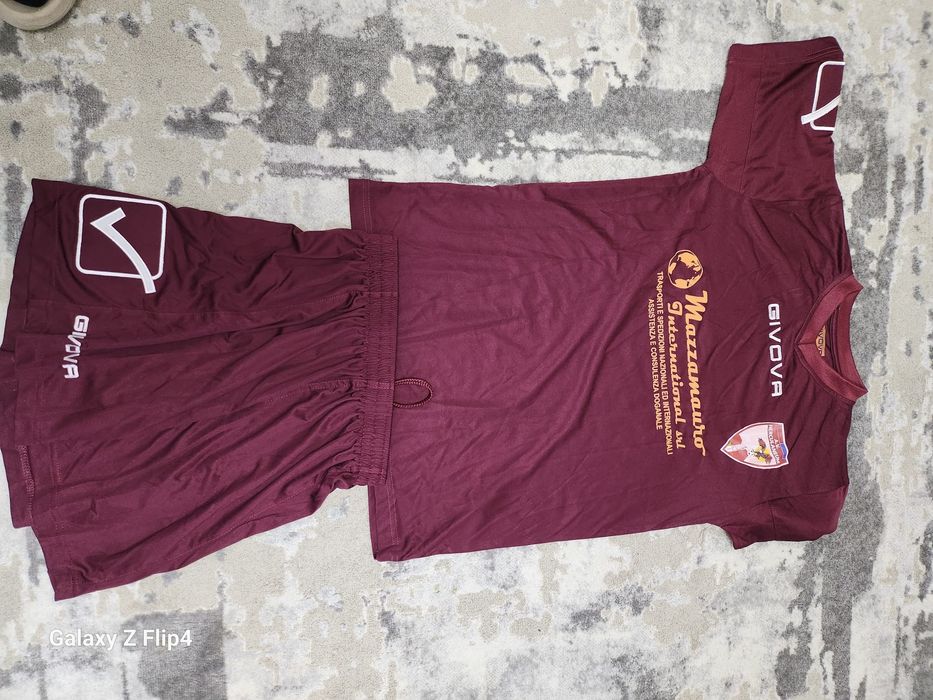 Vind Costume Fotbal Givova