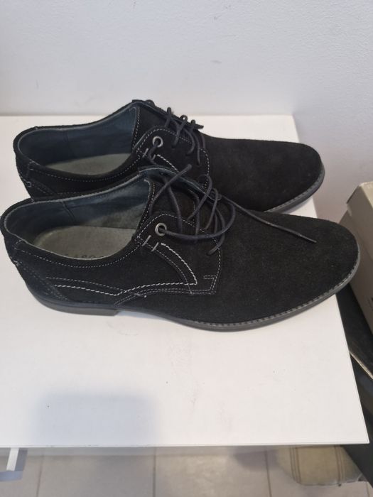 Vând pantofi din piele întoarsă ecologica