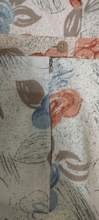 Женский костюм  нежного цвета с розочками