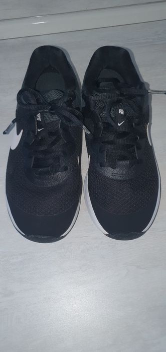 Маратонки NIKE  revolution  6