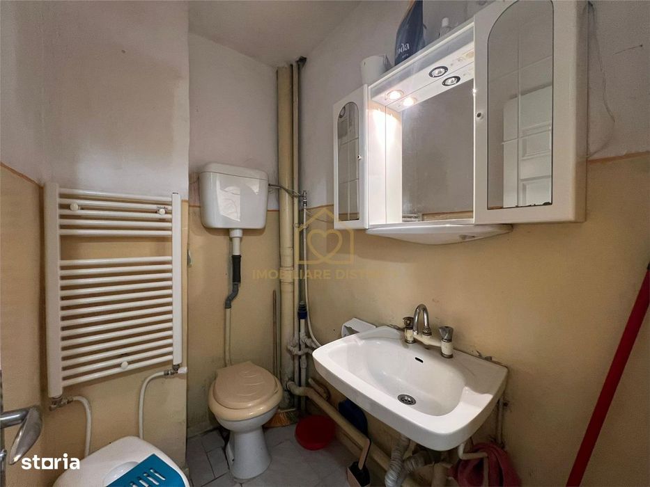 Apartament cu  4 camere si garaj zona centrala