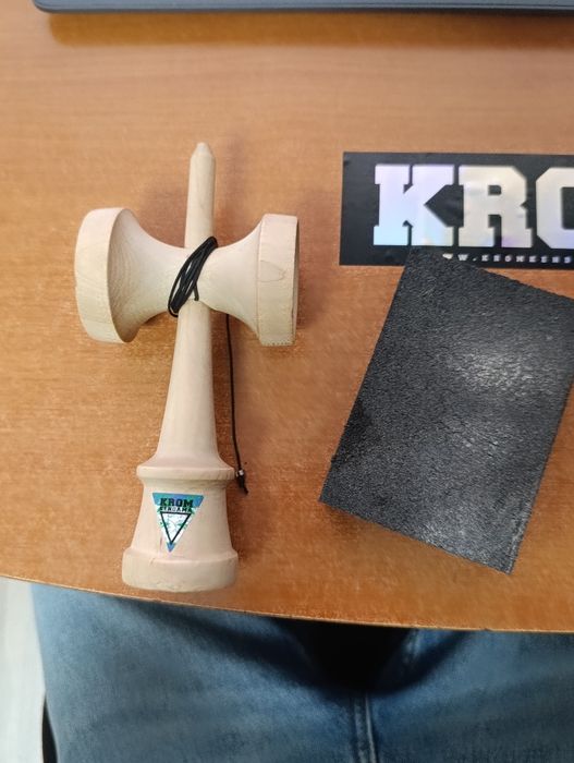 Ken lambo maple de 4 zile basecupul așa era de când l-am luat și nu are nmc