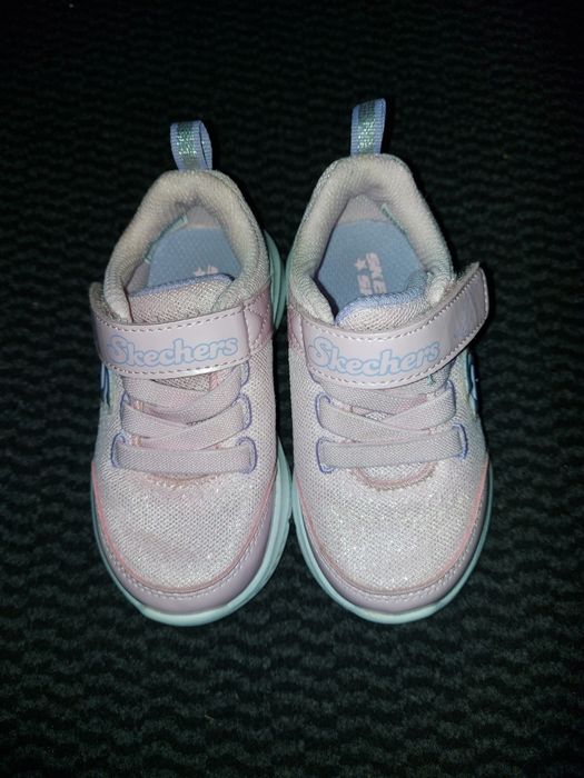 Incaltaminte skechers mărimea 22