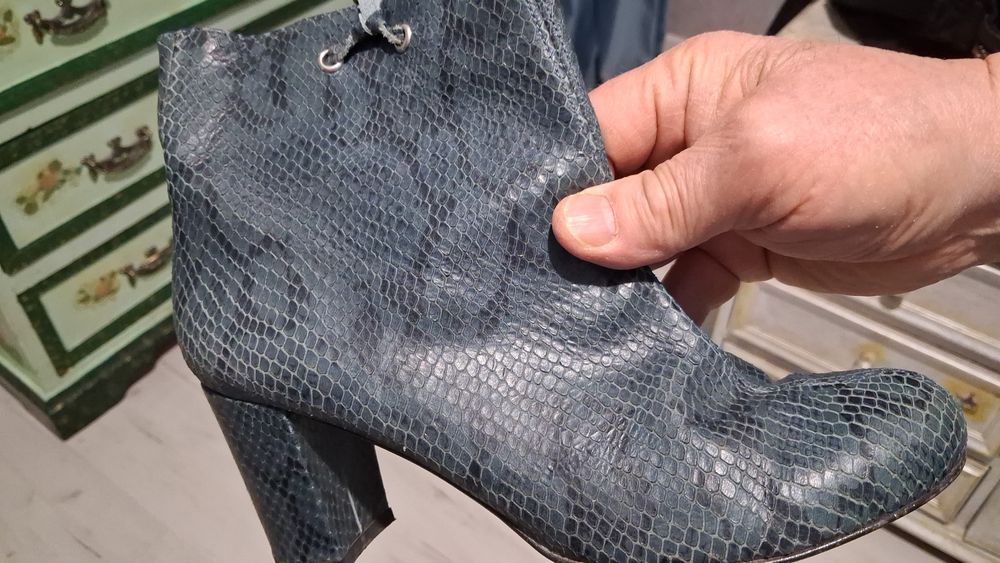 Продам ботильоны кожанные