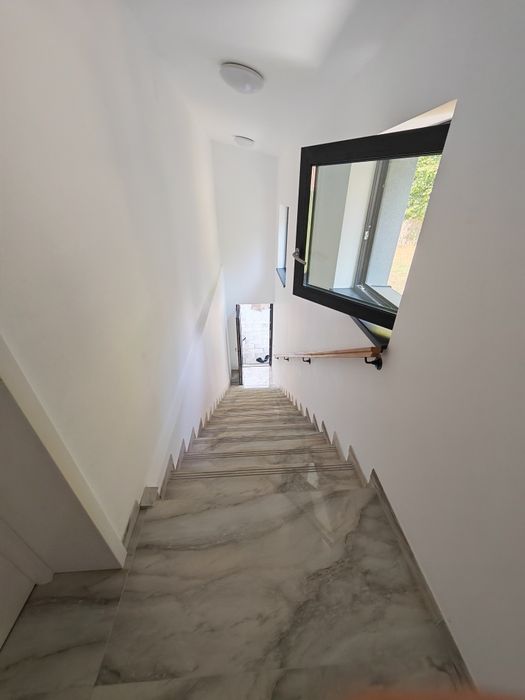 PF închiriez apartament /duplex in Parcul Regina Maria