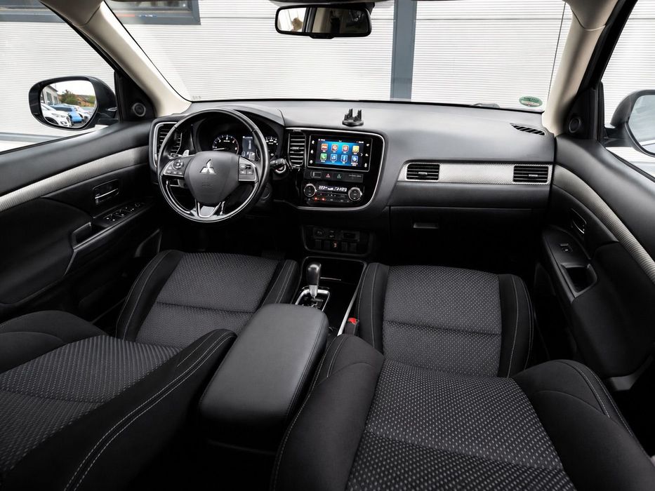 Mitsubishi Outlander 2018-New Model-4x4-Automat-Camera 360-Navi-CarPlay-Bi LED