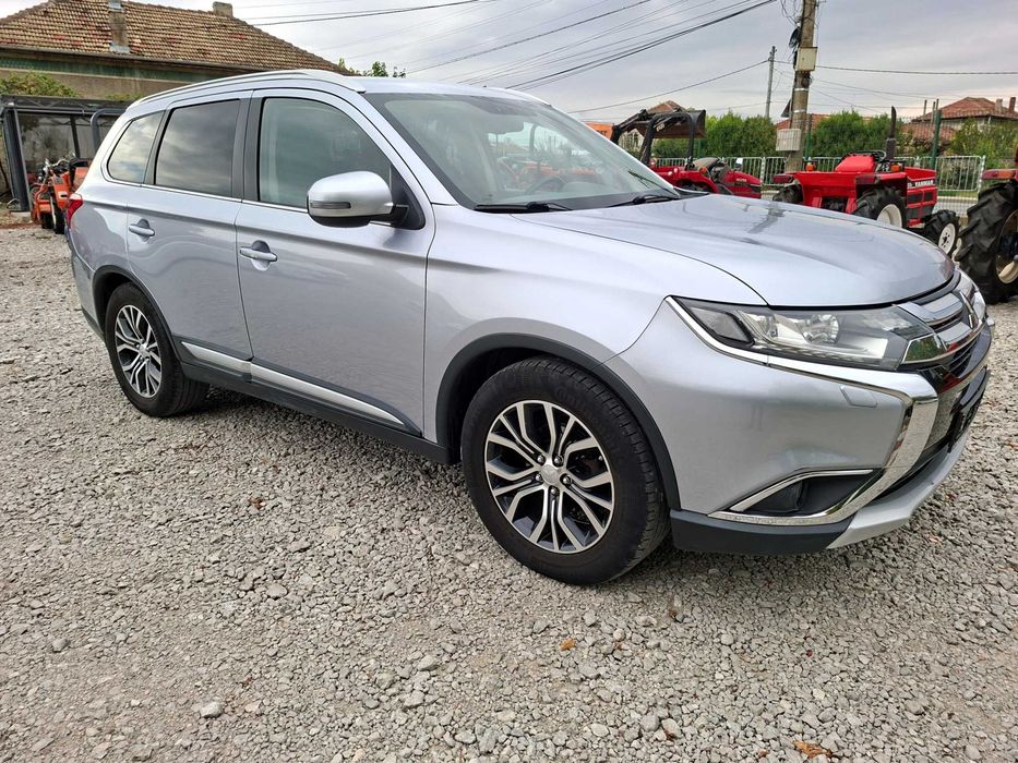Mitsubishi Outlander 2.2DiD 4X4 7-местен Сервизна история 1 собственик