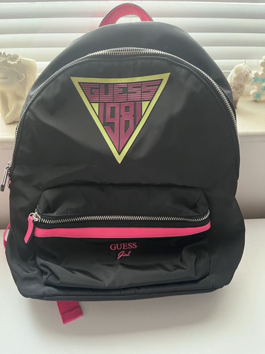 Удобна раница Guess