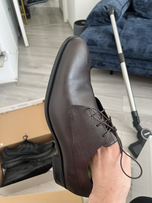 Vand pantofi boss marimea 48 purtati de 2 ori