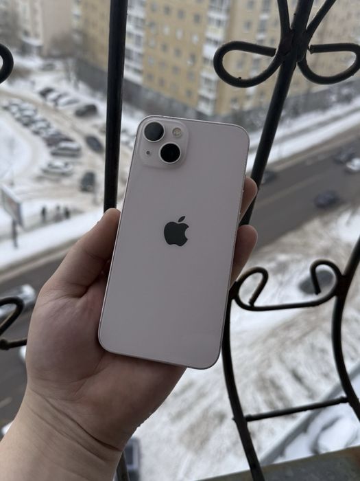 Iphone 13  в белом цвете