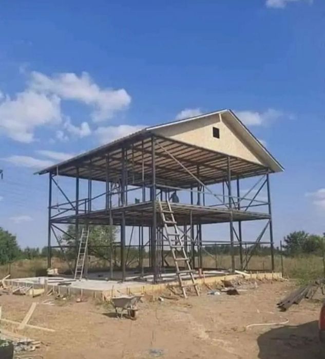 Containere modulare pe structură metalică rezistentă și invelite cu panou sandwich termoizolant,