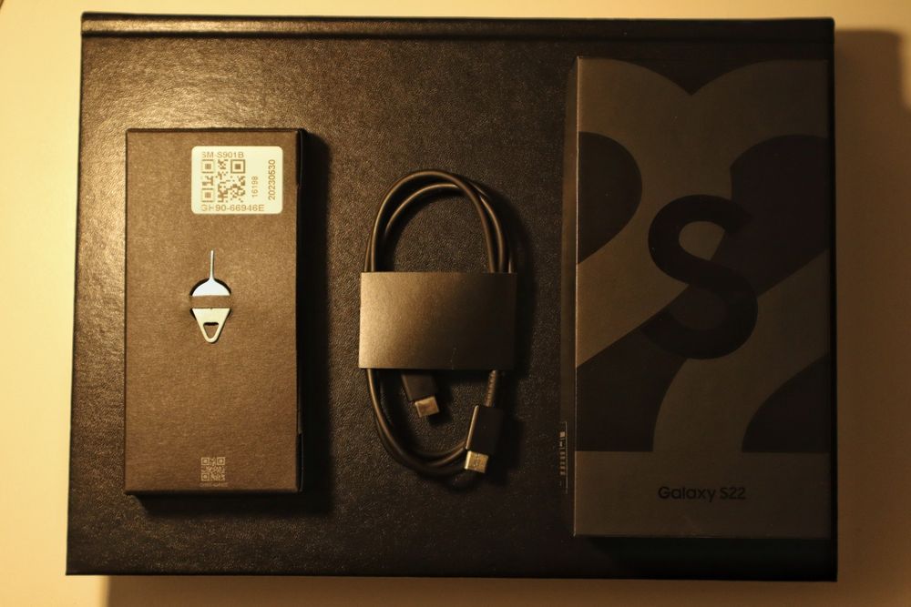 Samsung s22 Full box