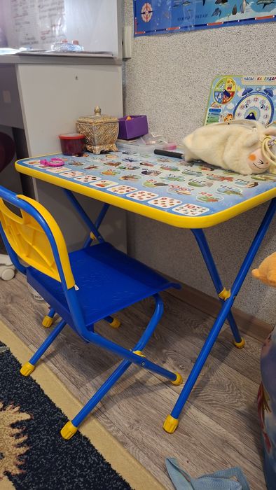 Продаю детский стол со стульчиком