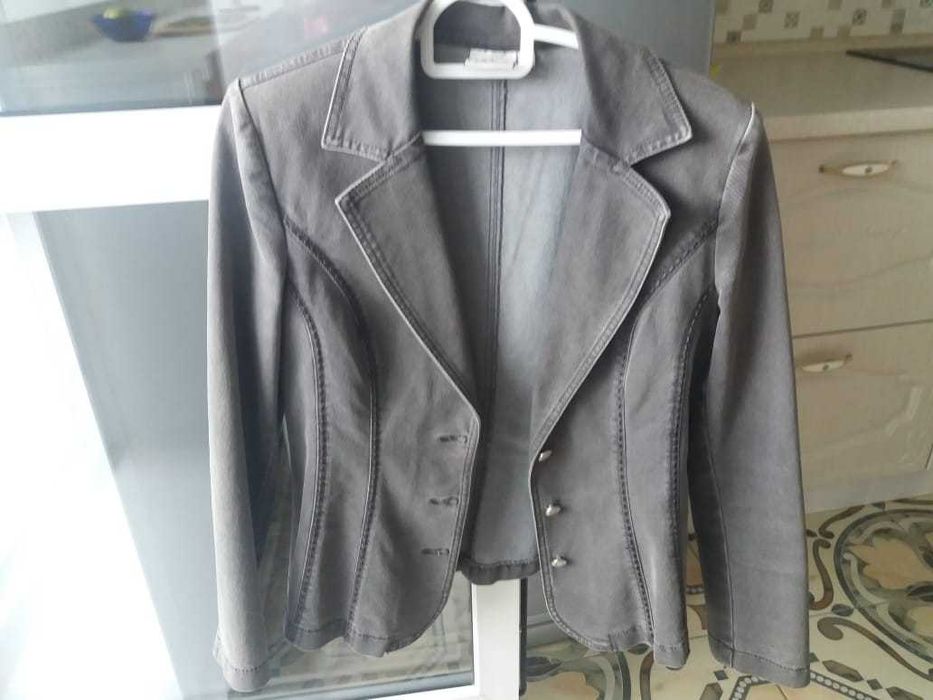 Джинсовый пиджак с юбкой