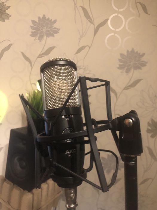 Студийный микрофон AKG P420