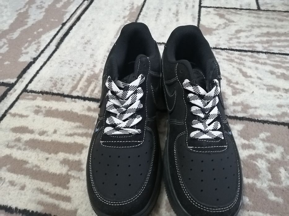 Кроссовки спортивные