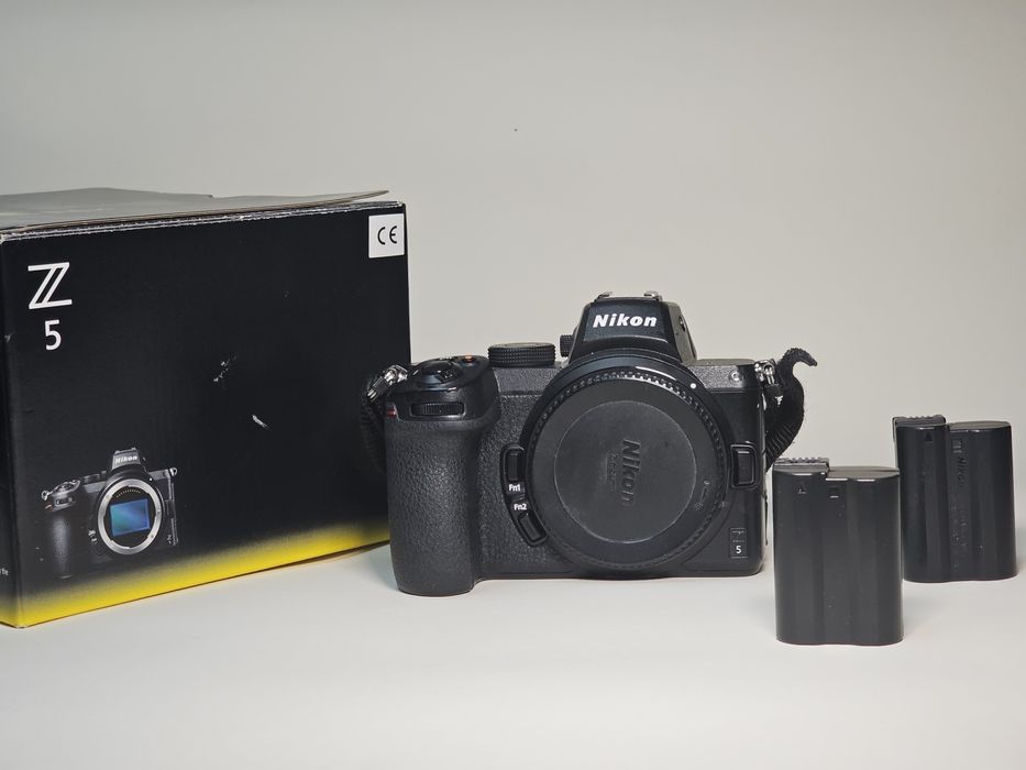 Продавам фотоапрат NIKON Z5
