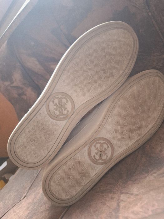 Сникърси Guess нови