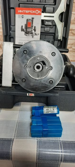 Продаётся Фрезер Интерскол.