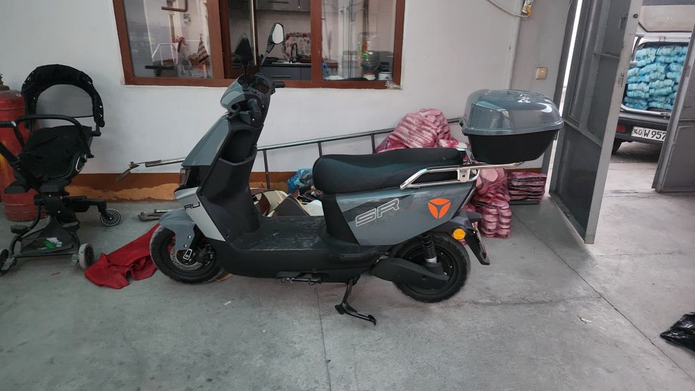 Model Yadea rubin. Original zaryadnigi bn