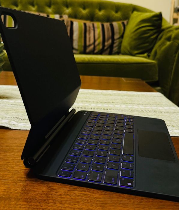 Husă iPad cu tastatură magnetică Rebound