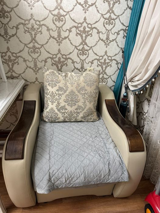 Продаю  диван комплекте