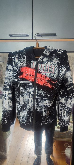 Ветровка с цветным принтом продам