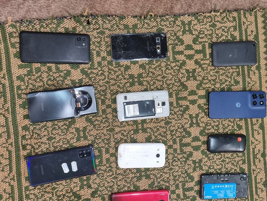 ( negociez cu pretul !! ) Vand telefoane pentru piese/components,  unele merg, unele nu prea.