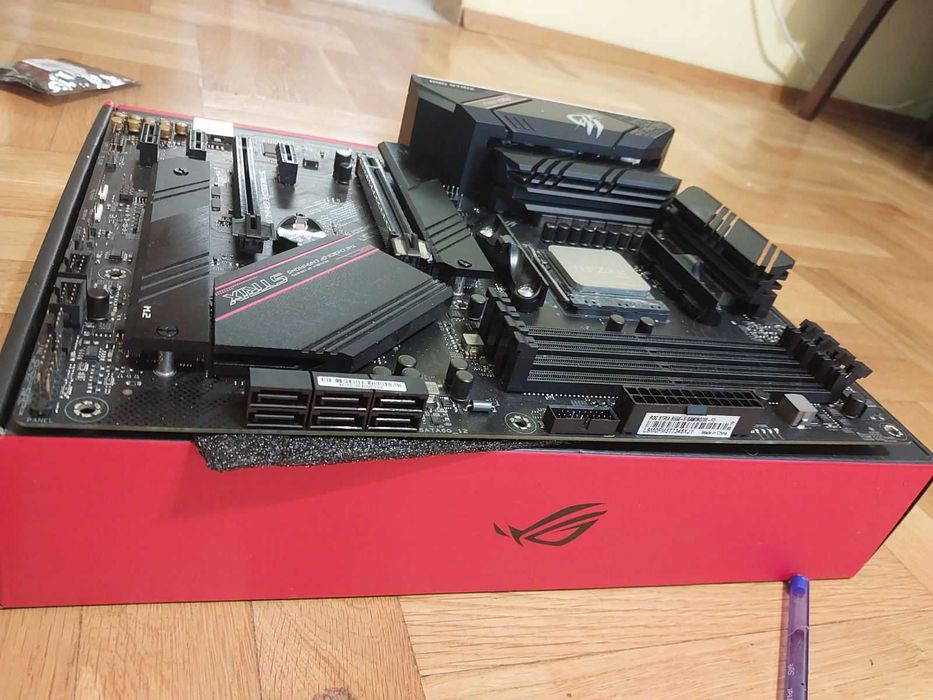 Ryzen 7 5800X + Asus Rog Strix B550-F Gaming Wi-Fi