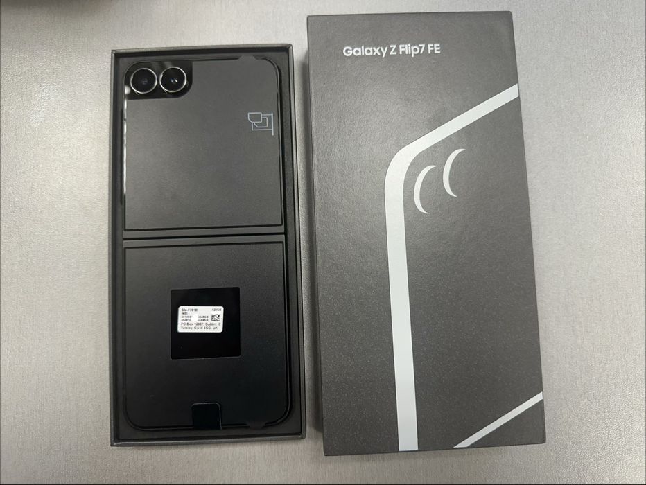 Samsung Galaxy Z Flip7 FE - НОВ
