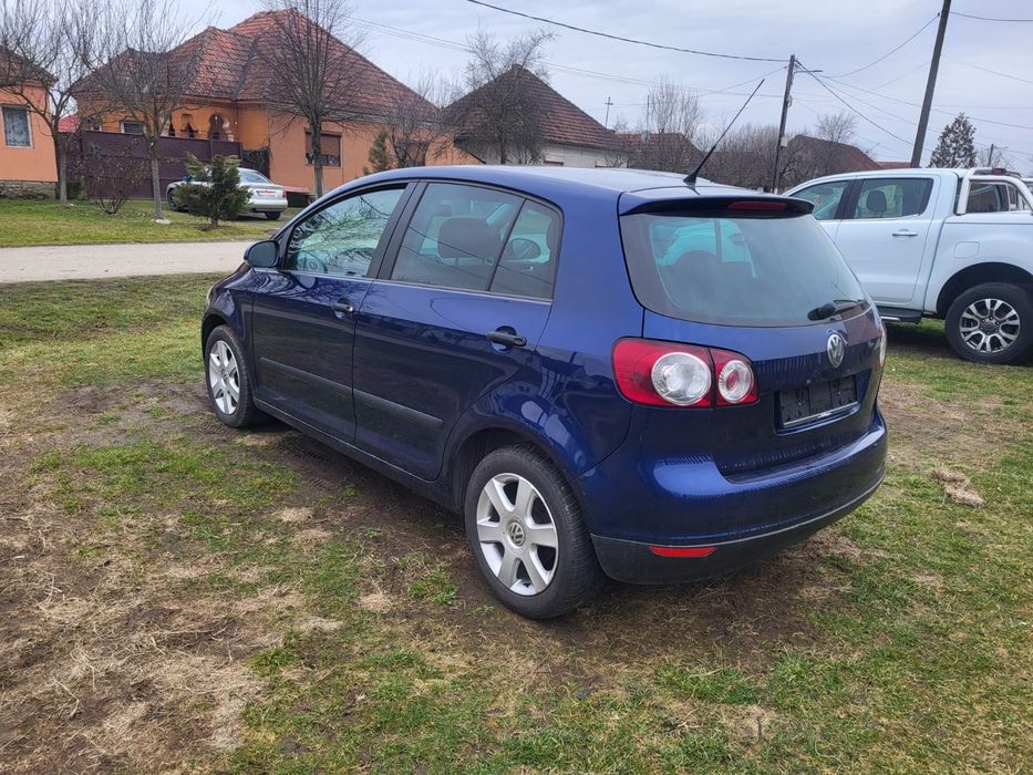 Vînd golf 5 plus 1.4 benzină adus din Germania