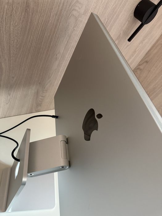 Monitor Apple Studio Display 27’’ 5K Stand Tilt and Height Adjustable