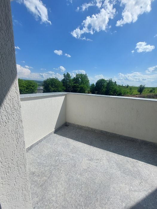 Casă modernă 105 mp cu piscină,curte amenajată, finisaje premium